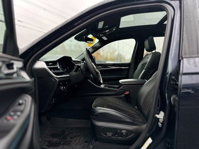 Used 2023 Jeep Grand Cherokee Trailhawk AWD/4WD image 12