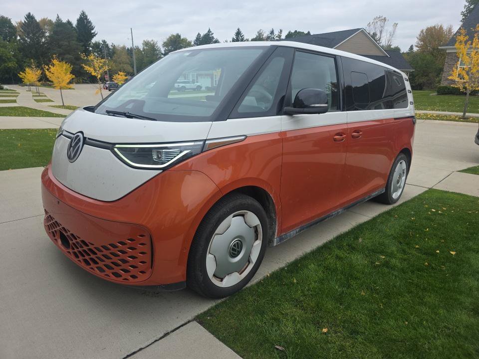 Used 2025 Volkswagen ID. Buzz Pro S Plus RWD image 2
