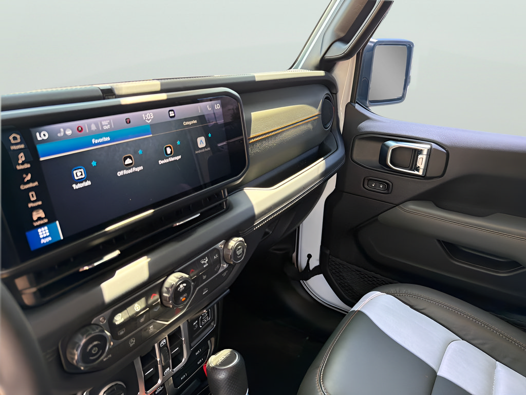 Used 2025 Jeep Gladiator Mojave w/ Convenience Group AWD/4WD image 27