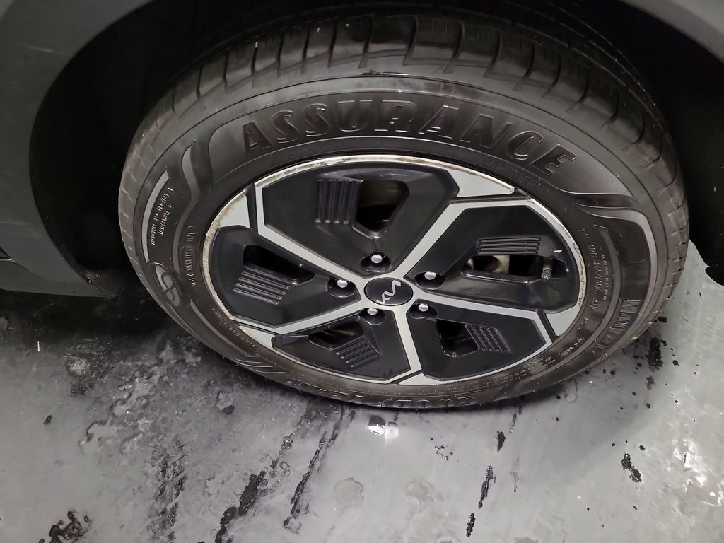 Used 2024 Kia Niro LX image 10