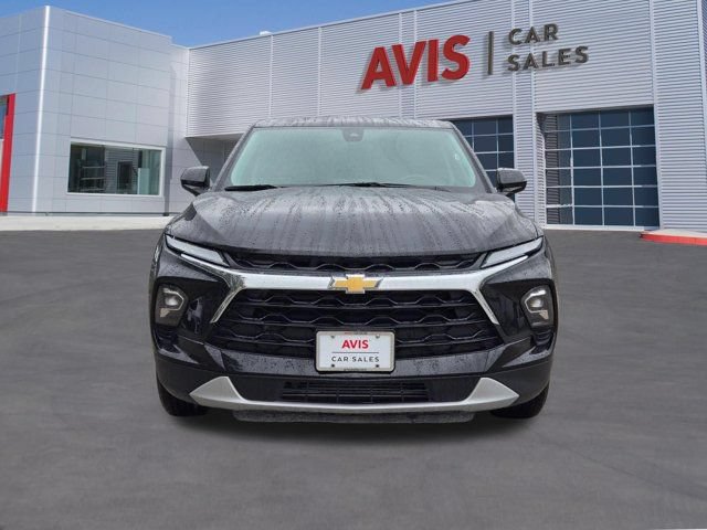 Used 2025 Chevrolet Blazer LT FWD image 2