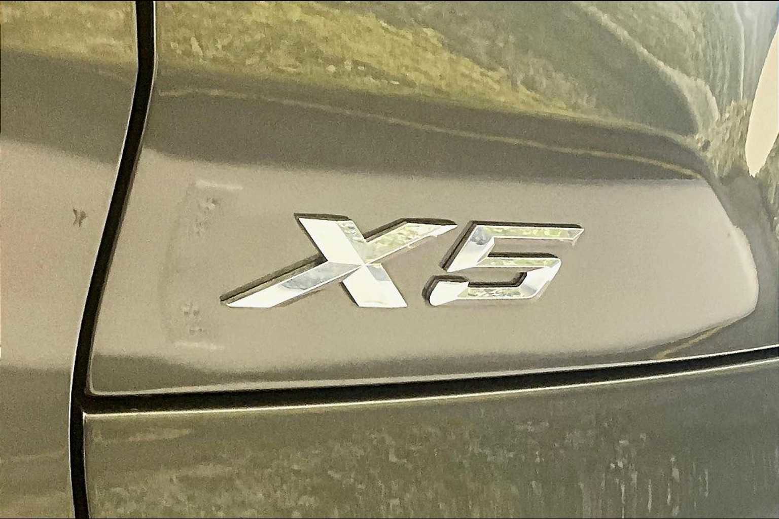 Used 2024 BMW X5 xDrive40i w/ Parking Assistance Package image 32