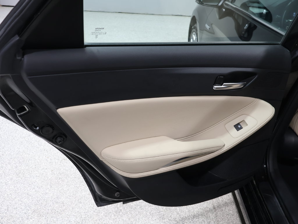 Used 2021 Toyota Avalon XLE w/ Carpet Mat Package (TMS) FWD image 18