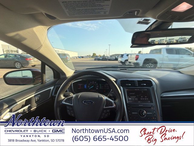 Used 2016 Ford Fusion Titanium FWD image 15