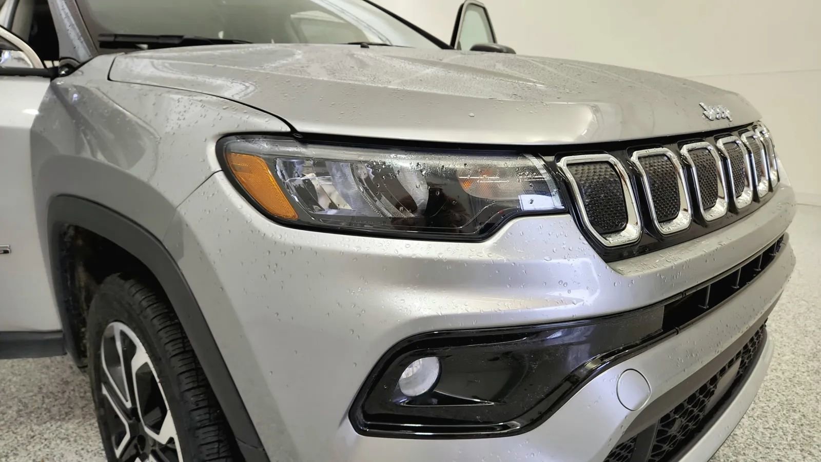 Used 2022 Jeep Compass Limited image 14