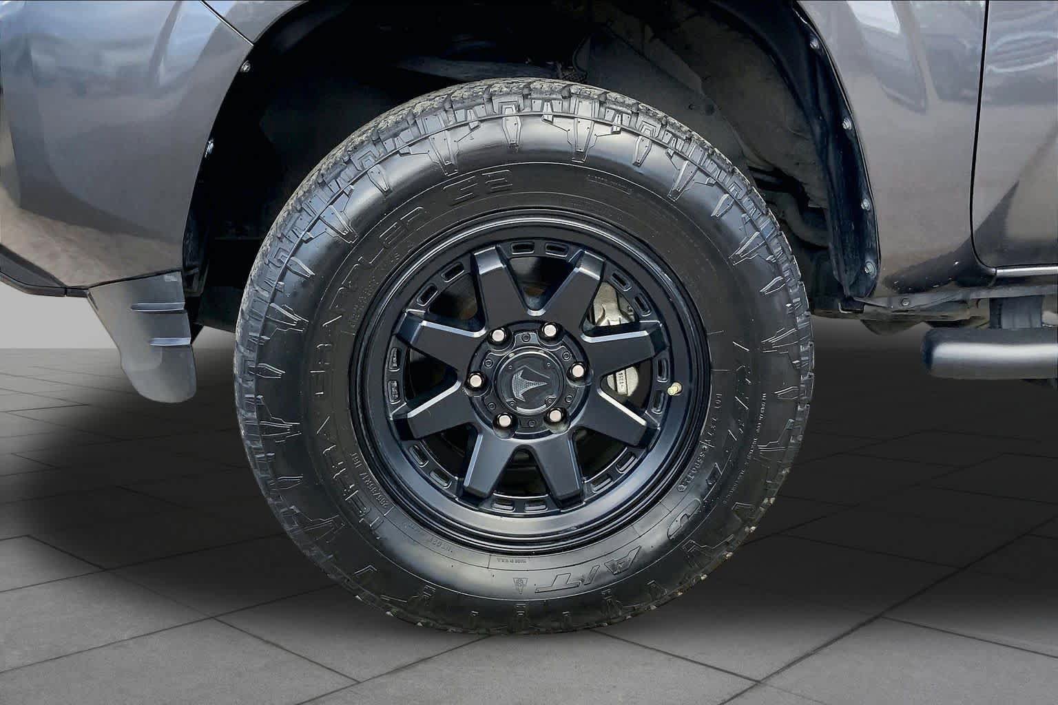 Used 2023 Toyota Tacoma SR AWD/4WD image 11