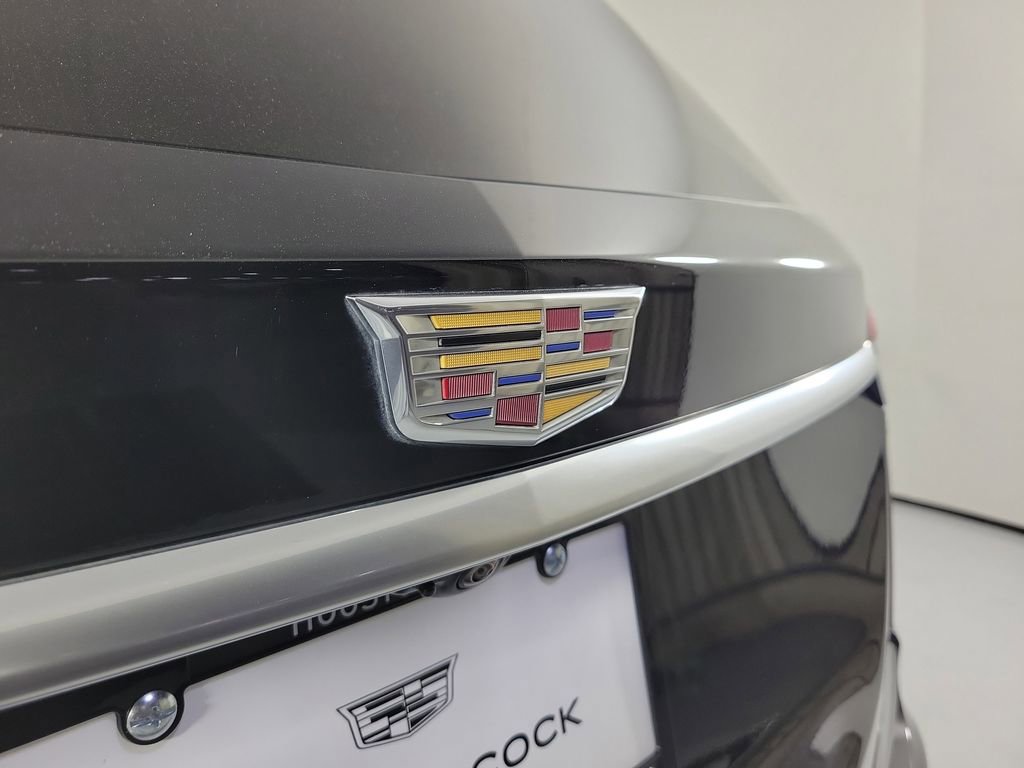Used 2023 Cadillac XT6 Premium Luxury w/ Technology Package FWD image 7