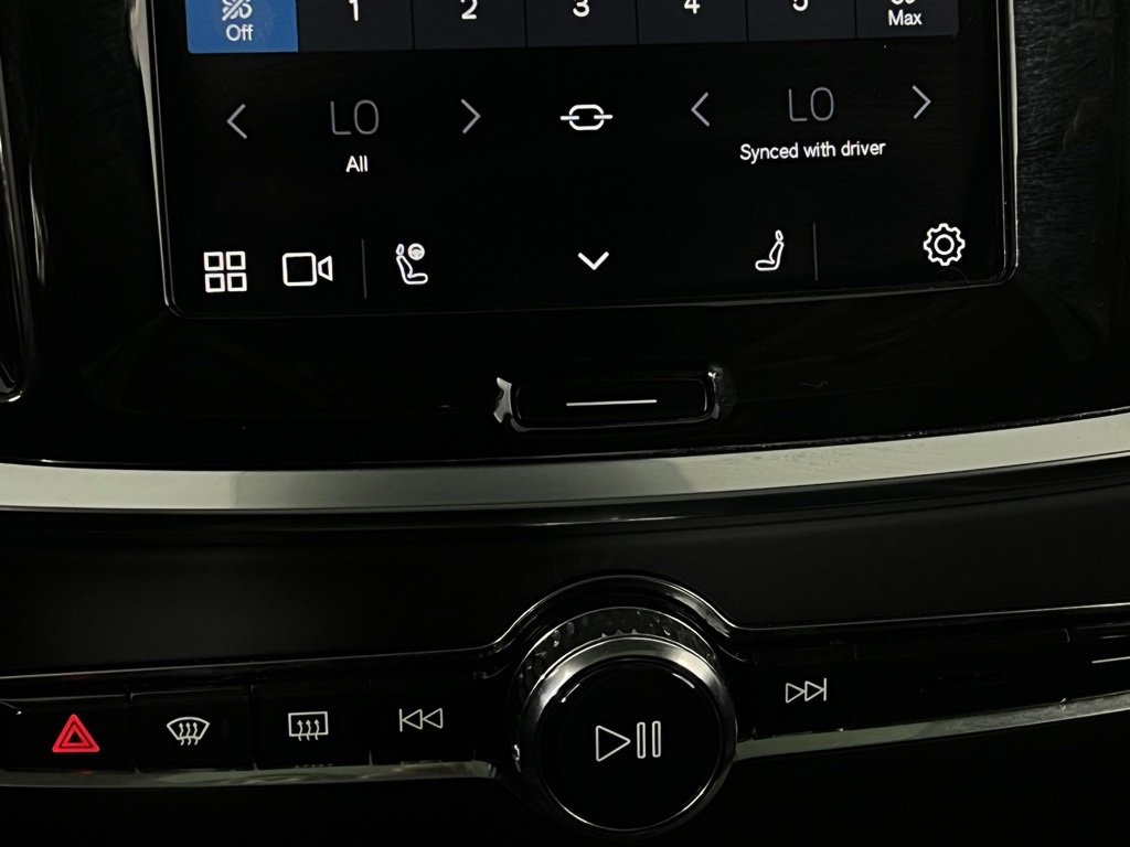 Used 2025 Volvo V60 B5 Cross Country Plus image 20