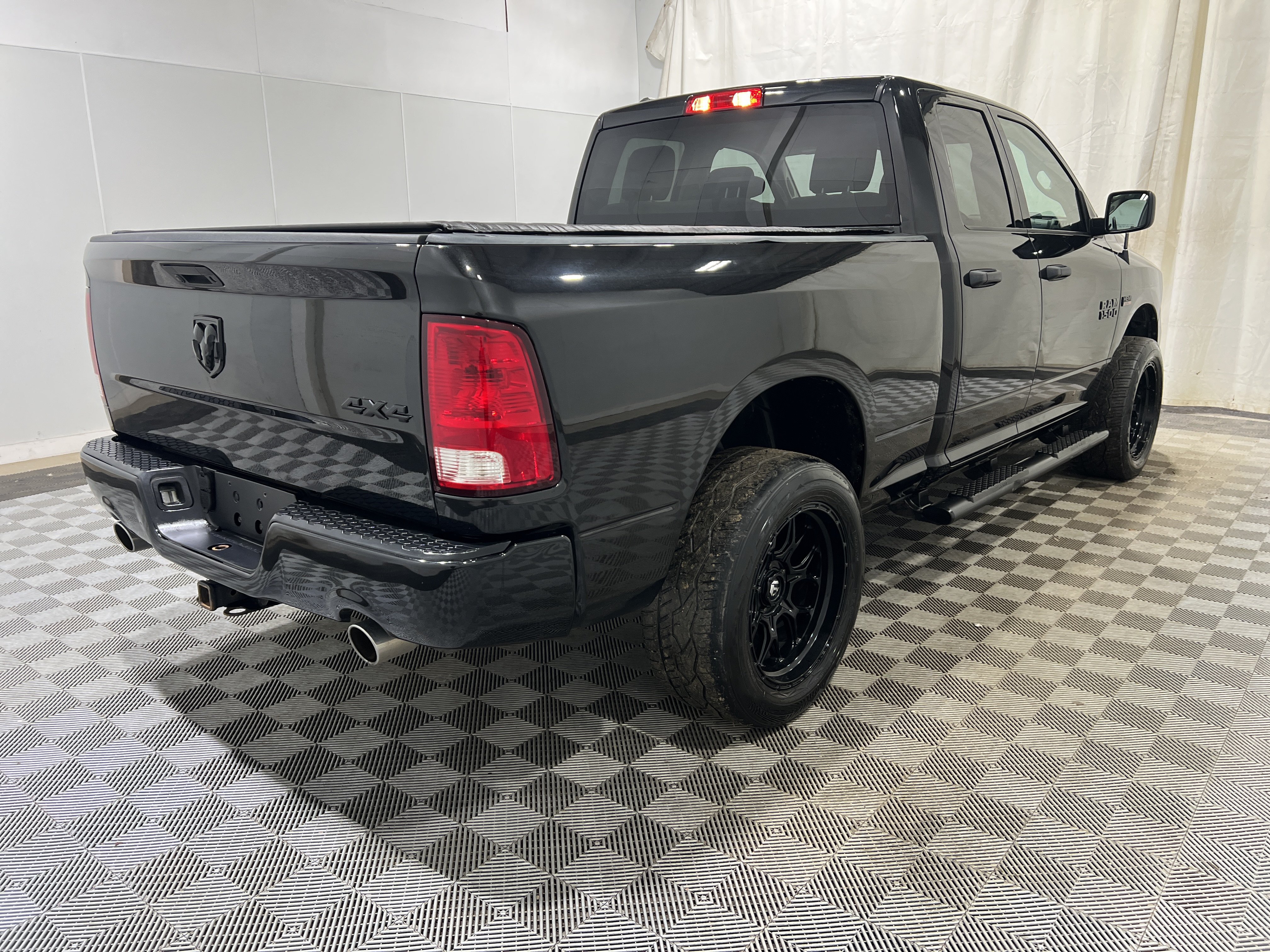 Used 2018 RAM 1500 Express w/ Express Value Package AWD/4WD image 3