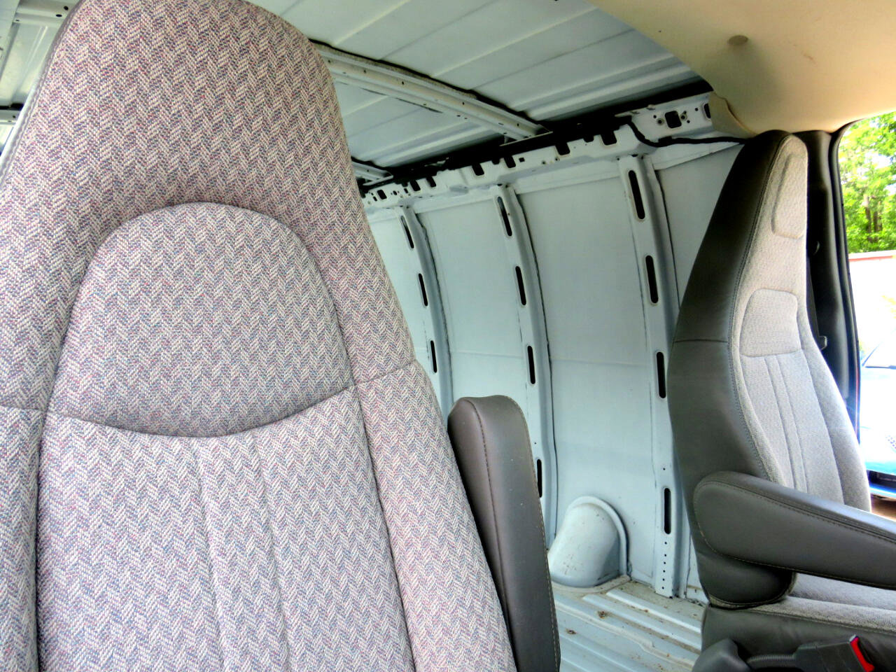 Used 2008 Chevrolet Express 1500 image 16