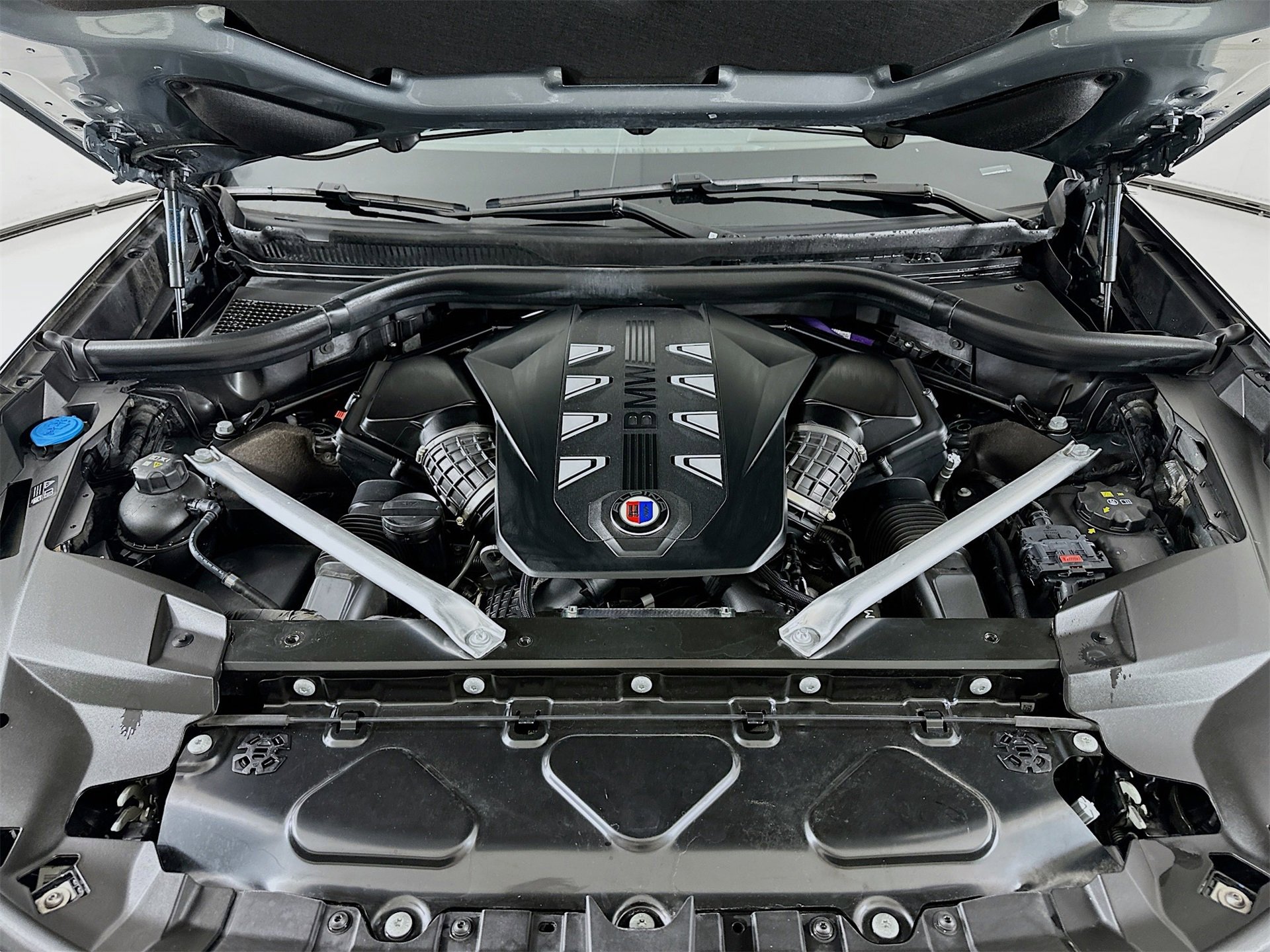 Used 2024 BMW ALPINA XB7 image 34