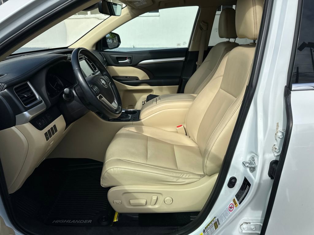 Used 2019 Toyota Highlander XLE AWD/4WD image 12