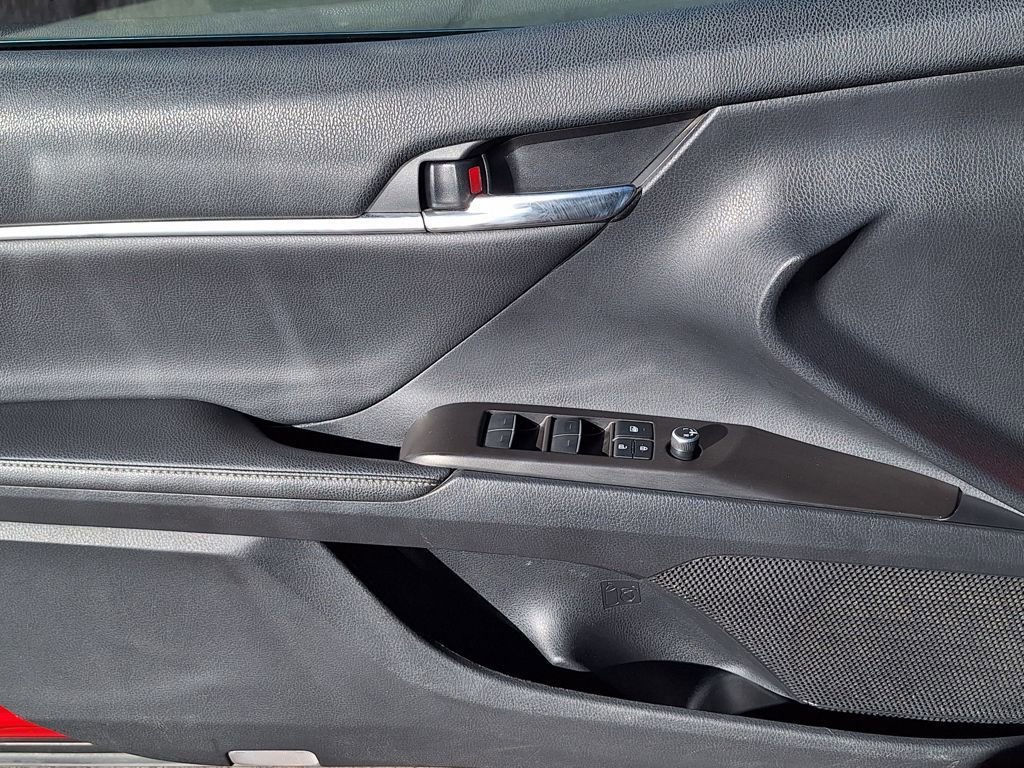 Used 2021 Toyota Camry XSE image 9