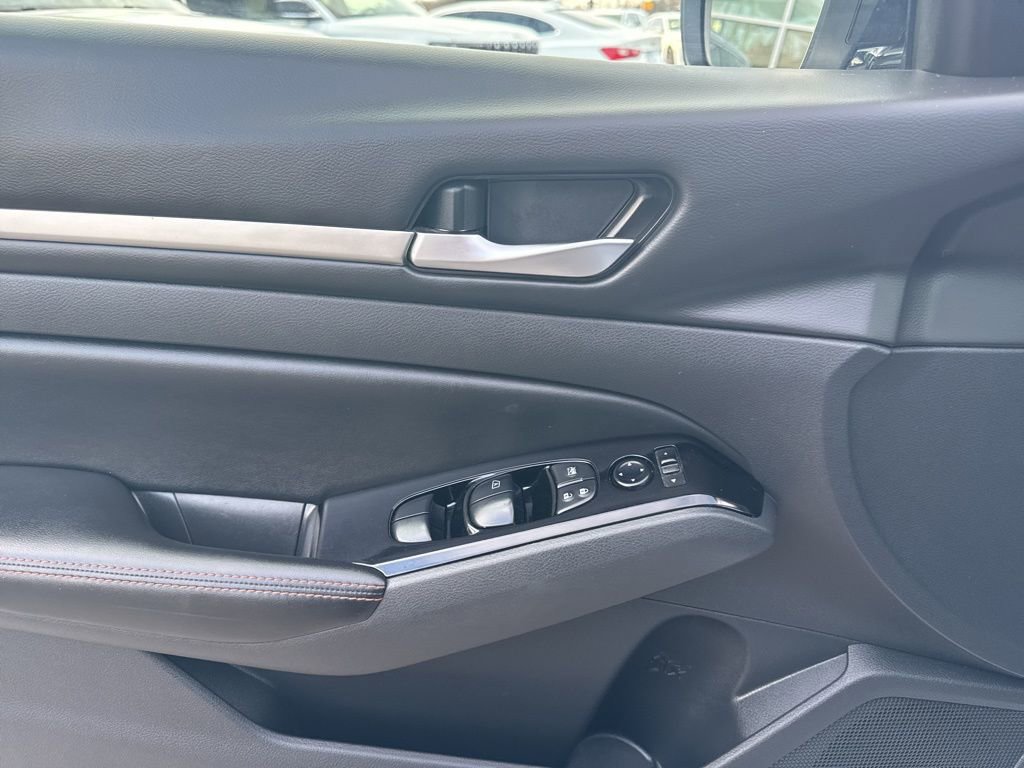Used 2024 Nissan Altima 2.5 SR image 11