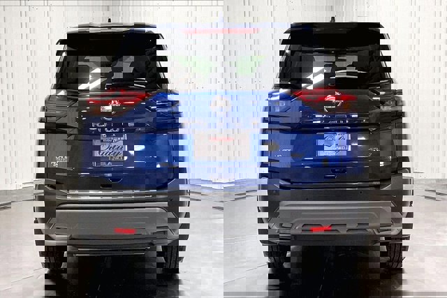 Used 2023 Nissan Rogue SV image 4