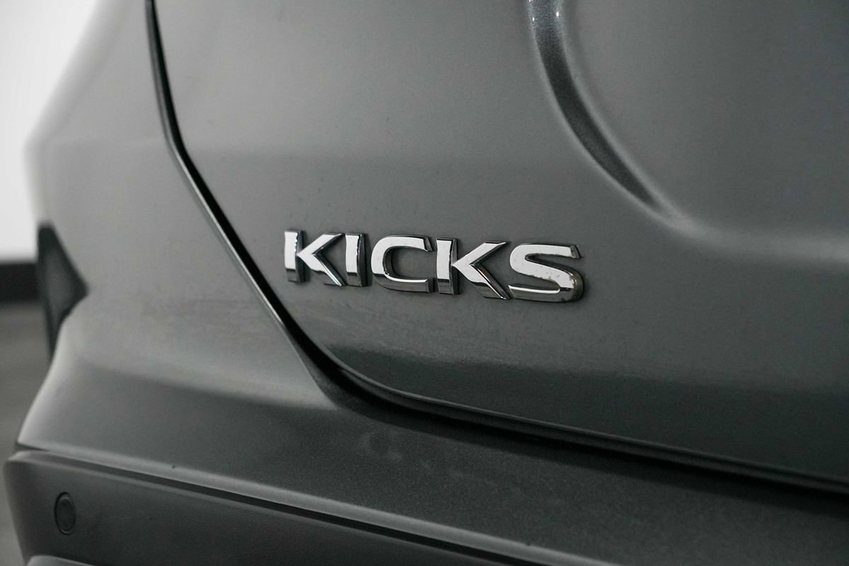 Used 2021 Nissan Kicks S FWD image 11