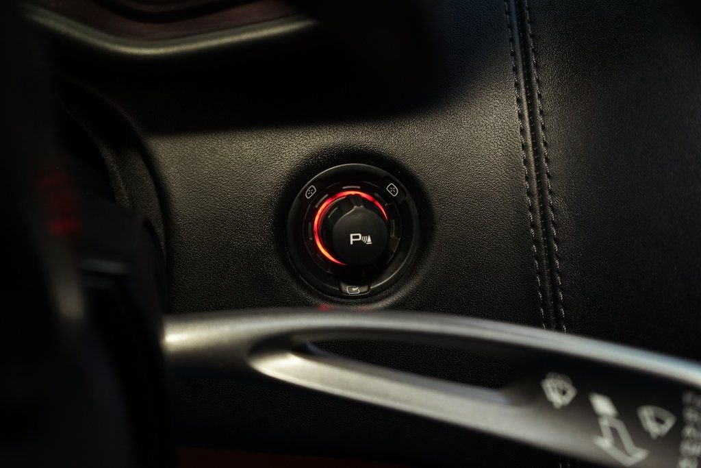 Used 2018 McLaren 570S Spider image 24
