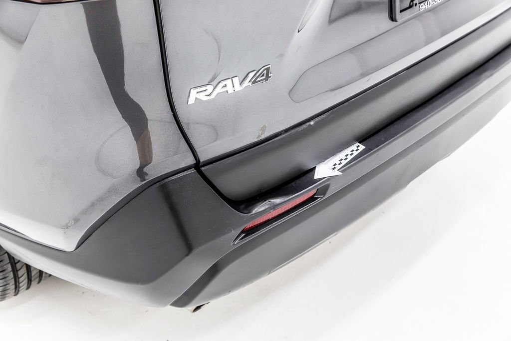 Used 2020 Toyota RAV4 XLE Premium FWD image 39