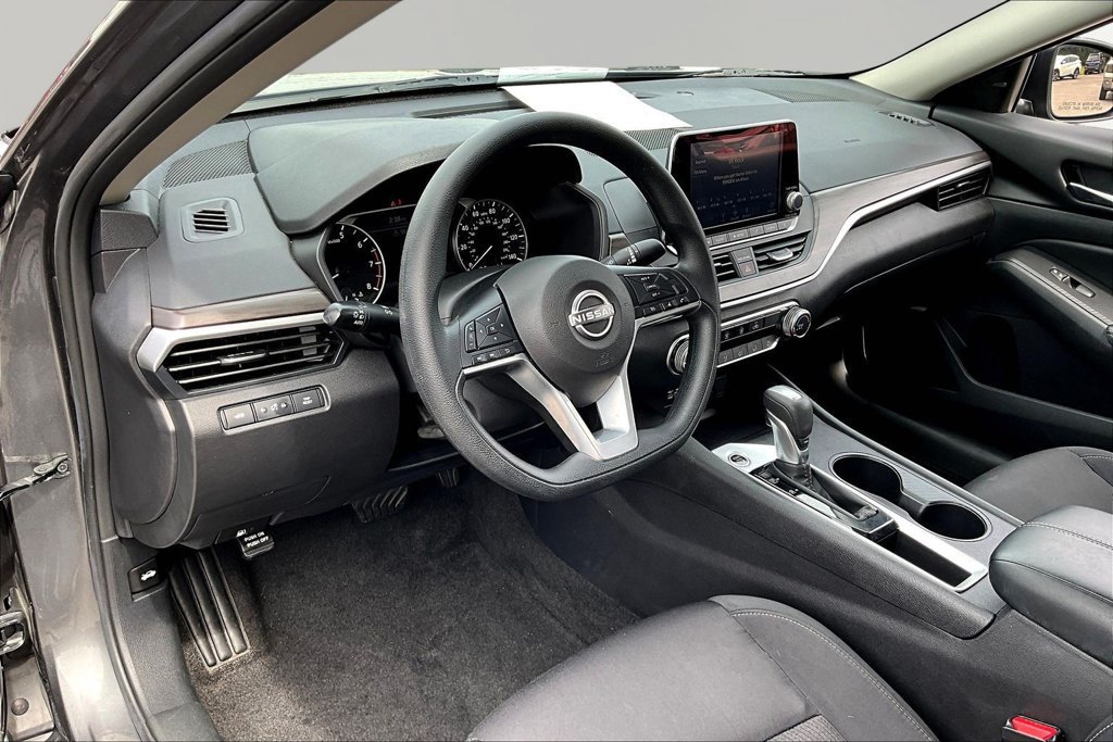 Used 2025 Nissan Altima 2.5 SV FWD image 18