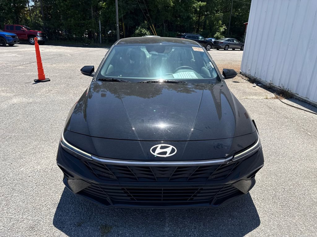 Used 2024 Hyundai Elantra SEL FWD image 2