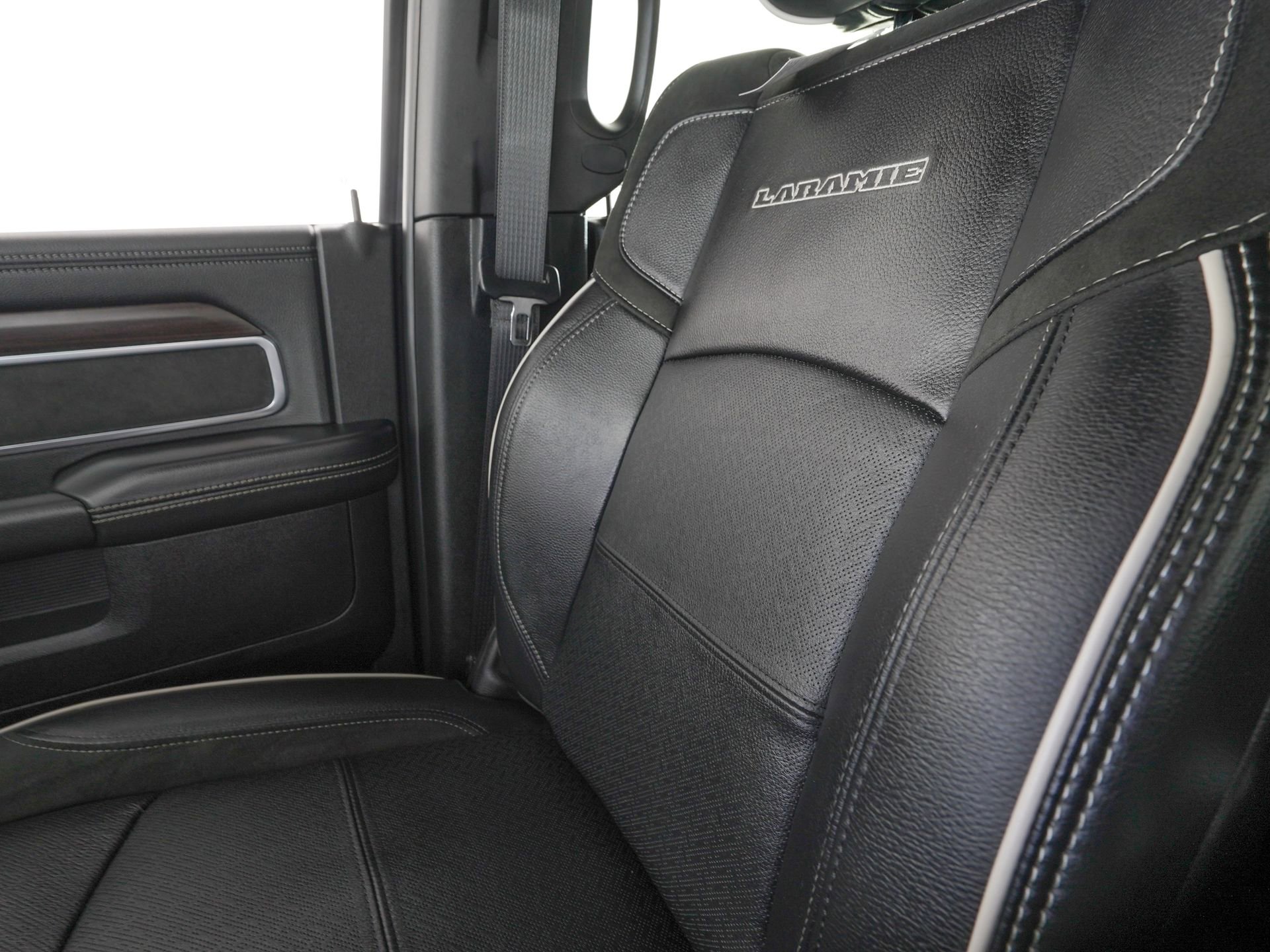 Used 2025 RAM 2500 Laramie w/ Night Edition image 26