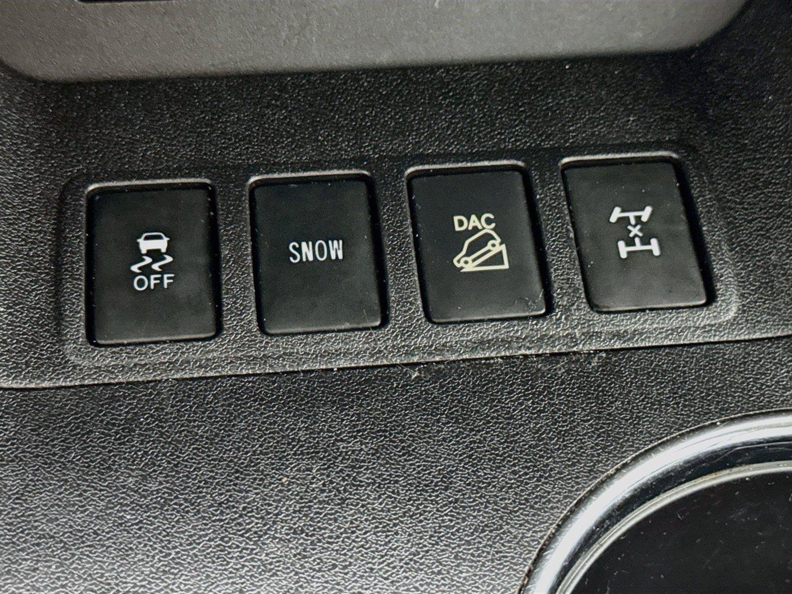 Used 2017 Toyota Highlander XLE AWD/4WD image 19