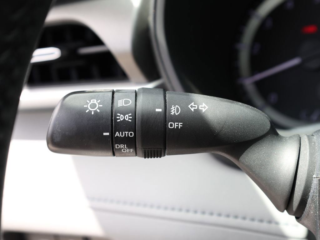 Used 2023 Toyota Highlander LE FWD image 34