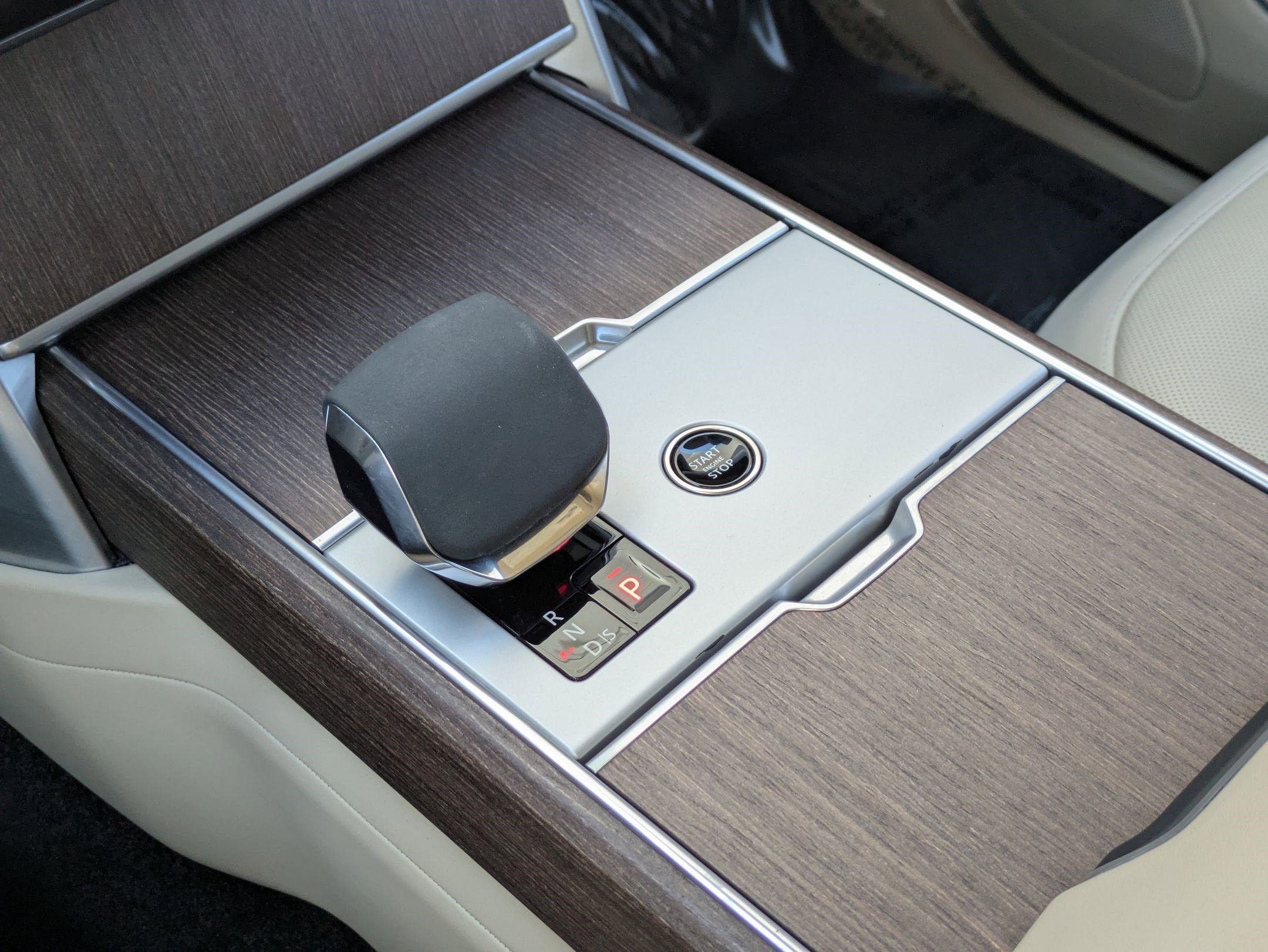 Certified 2024 Land Rover Range Rover SE image 22