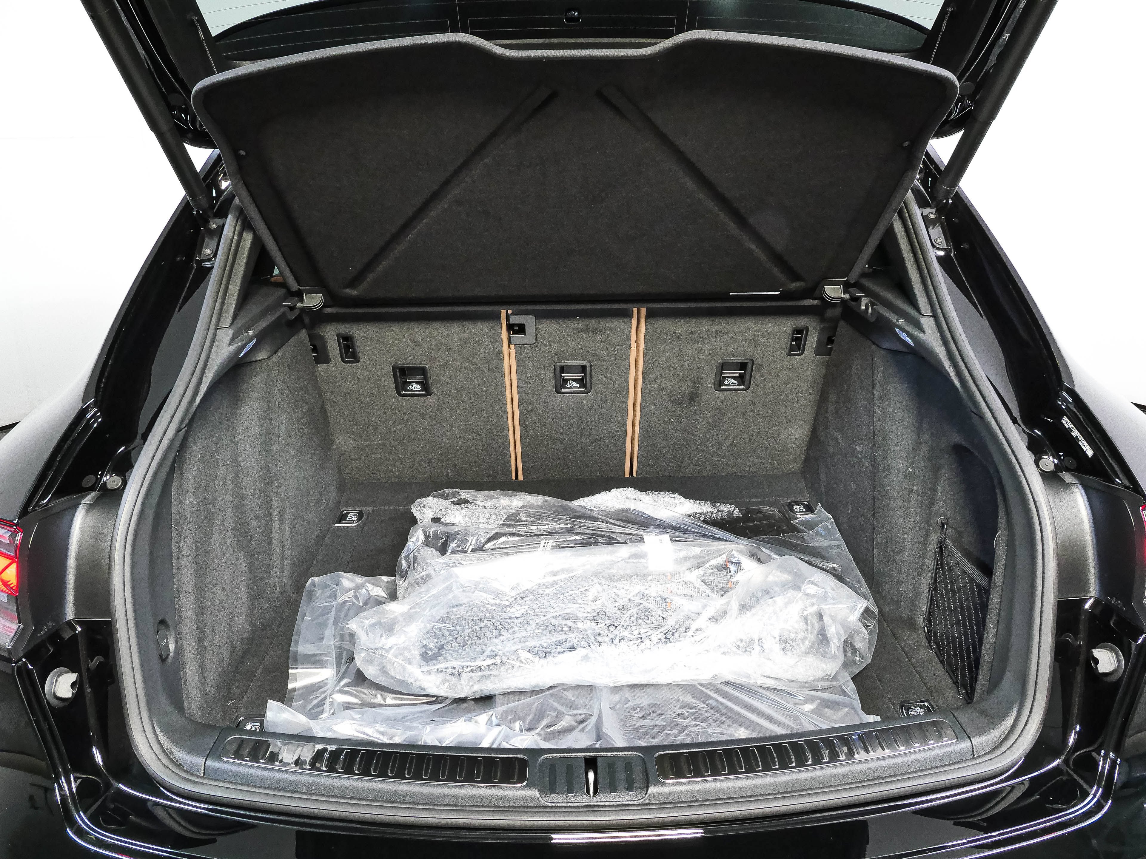 New 2026 Porsche Macan AWD/4WD image 30