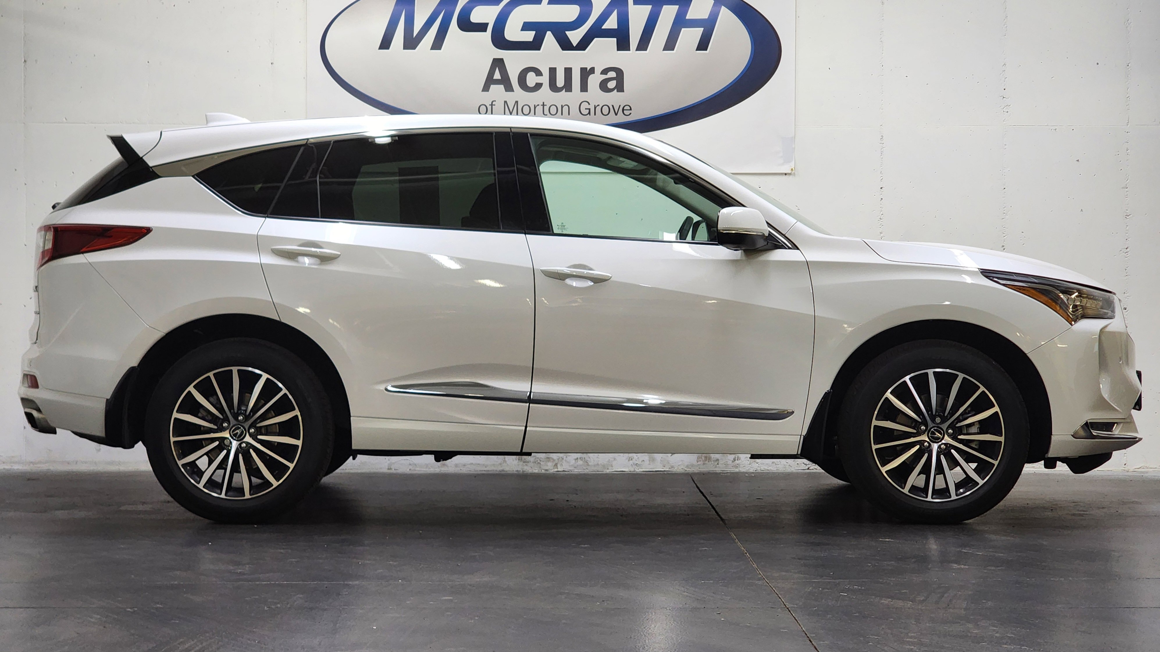 Used 2025 Acura RDX SH-AWD w/ Advance Package image 3