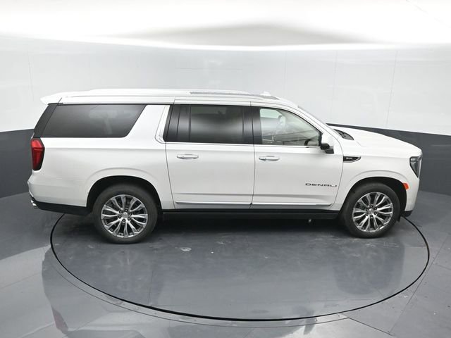 Used 2021 GMC Yukon XL Denali w/ Denali Premium Package image 16