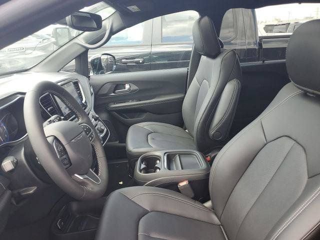 New 2027 Chrysler Pacifica Select AWD/4WD image 17