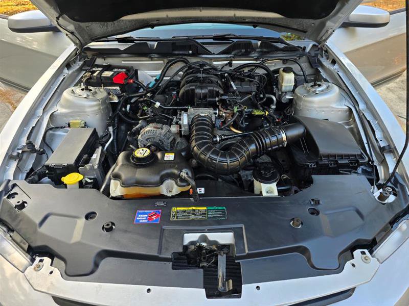 Used 2010 Ford Mustang Convertible image 9