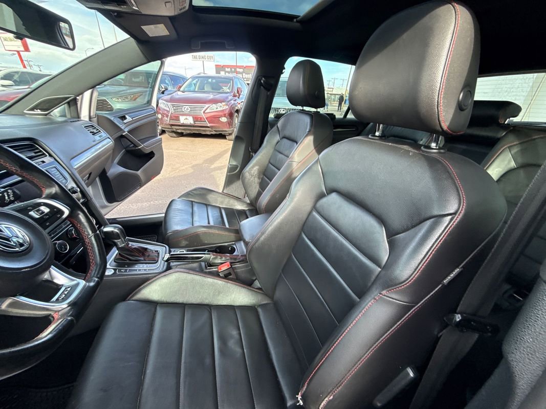 Used 2015 Volkswagen GTI SE FWD image 16