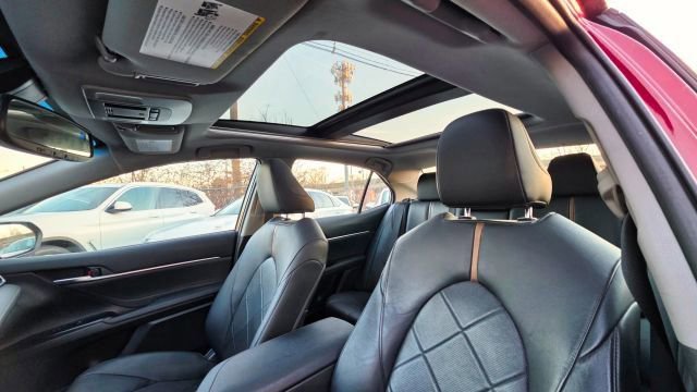 Used 2018 Toyota Camry XLE FWD image 12