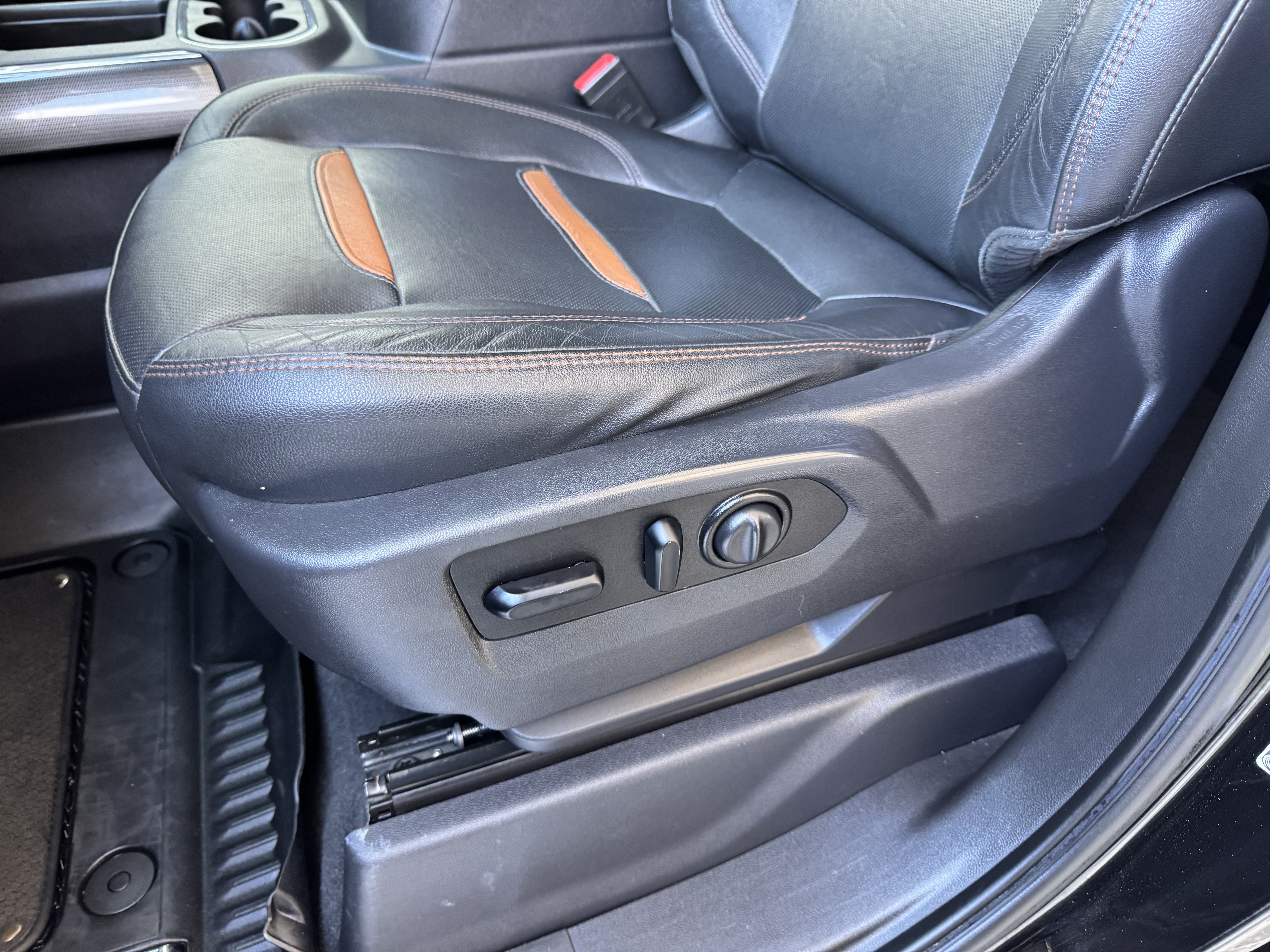 Used 2021 GMC Sierra 1500 AT4 w/ AT4 Value Package AWD/4WD image 14