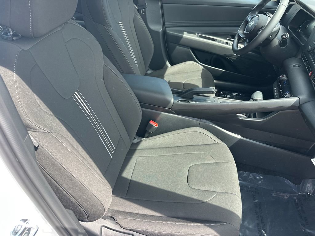 Used 2025 Hyundai Elantra Sport image 13