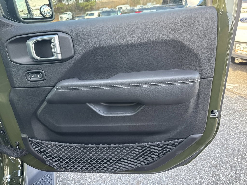 Used 2022 Jeep Gladiator Overland w/ Popular Equipment Package image 16