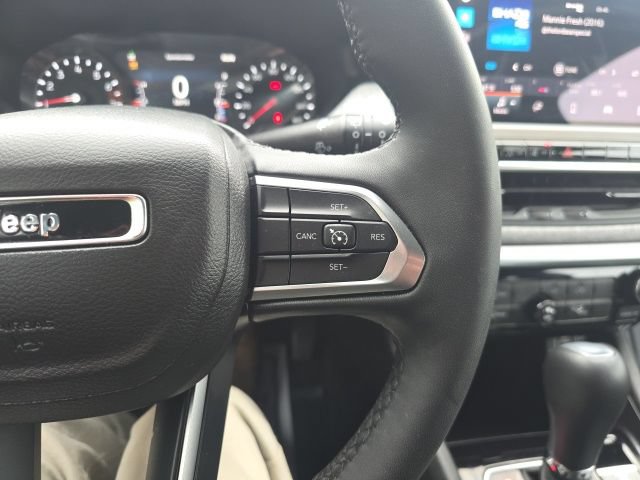 Certified 2024 Jeep Compass Latitude w/ Sun and Sound Group AWD/4WD image 15