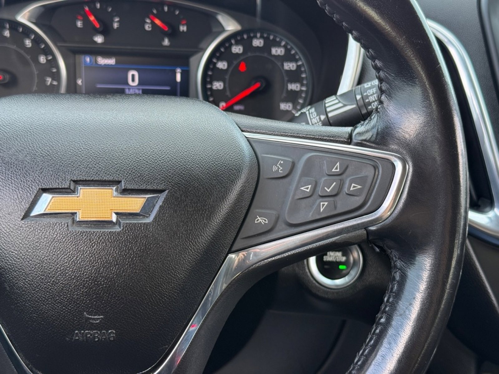 Used 2020 Chevrolet Equinox LT w/ Driver Convenience Package image 25