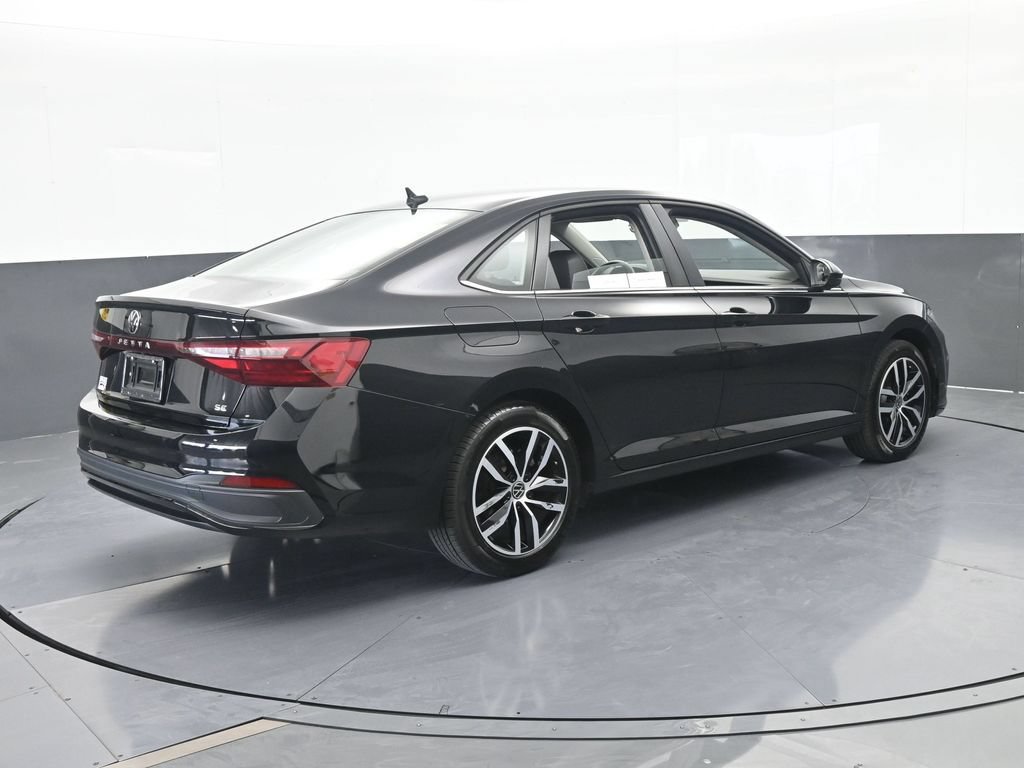 Used 2025 Volkswagen Jetta SE FWD image 6
