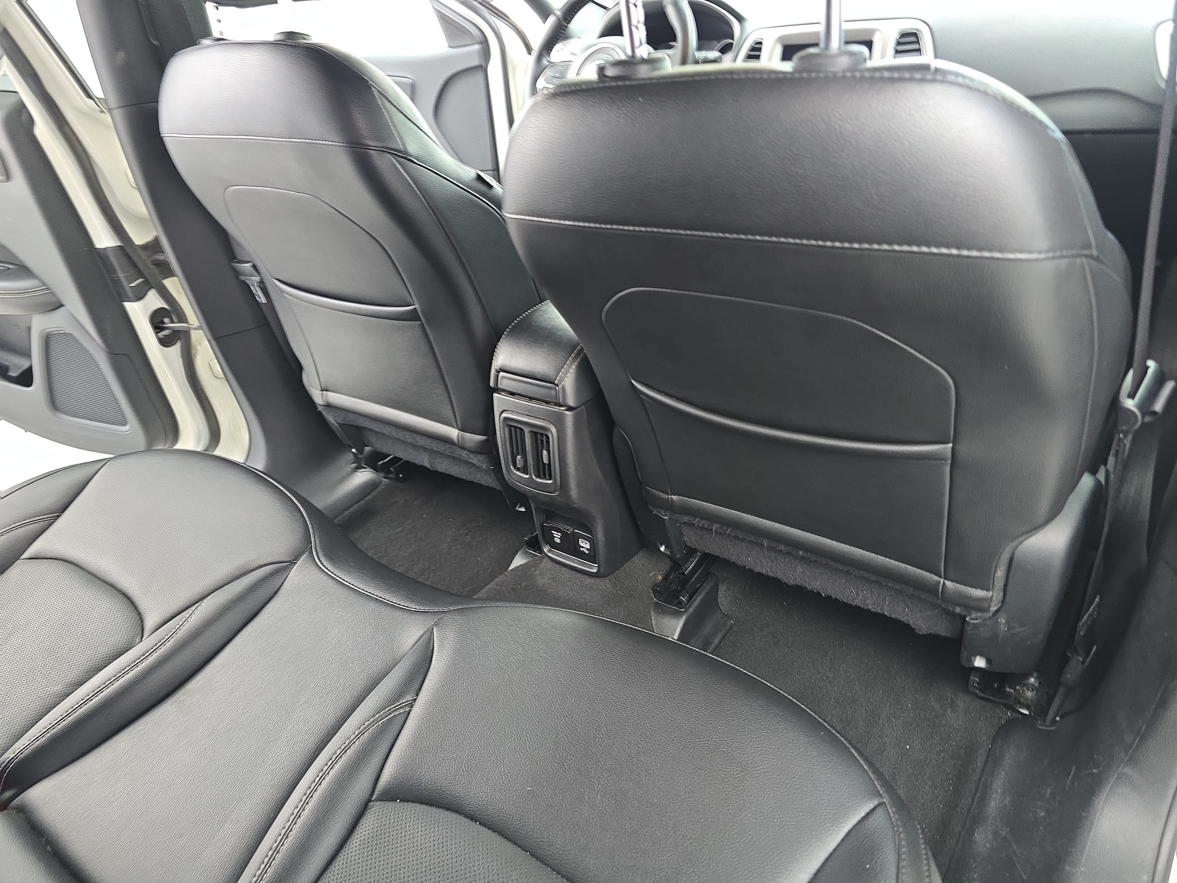 Used 2021 Jeep Compass Latitude w/ Sun and Sound Group AWD/4WD image 11