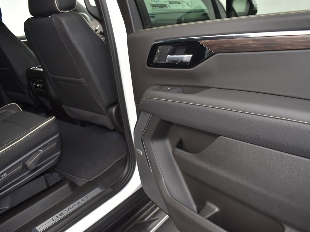 New 2025 Chevrolet Suburban Premier image 21