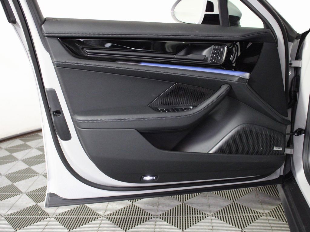 Certified 2025 Porsche Panamera 4 image 15