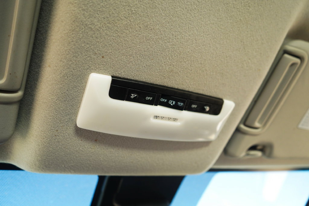 Used 2020 Nissan Versa SR w/ Convenience Package FWD image 12