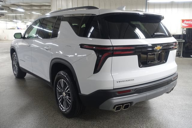 Used 2026 Chevrolet Traverse LT w/ Driver Confidence Package FWD image 5