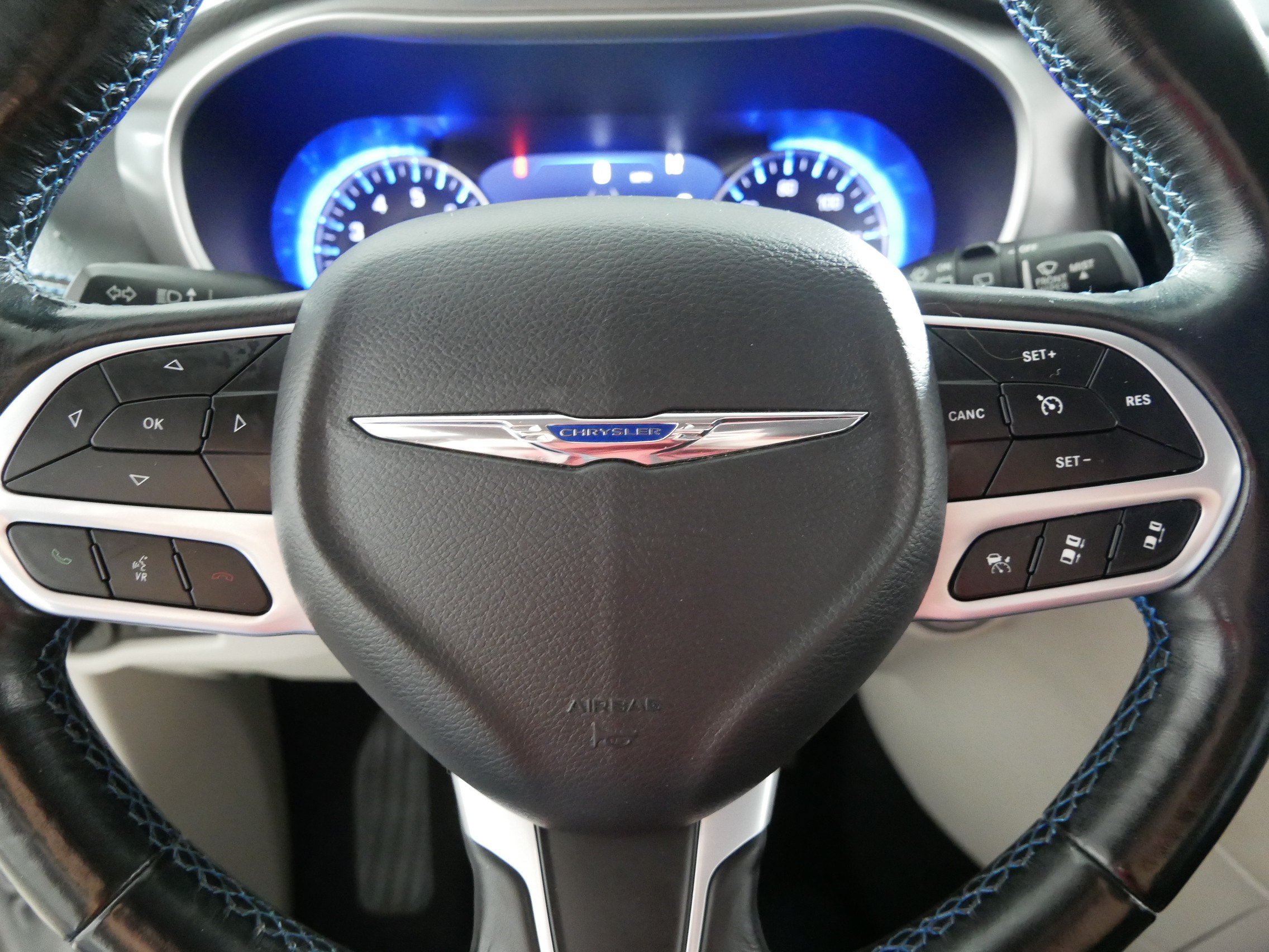 Used 2021 Chrysler Pacifica Touring-L FWD image 25