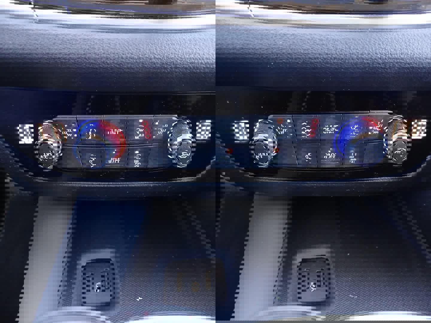 Used 2019 Buick Enclave Essence image 40