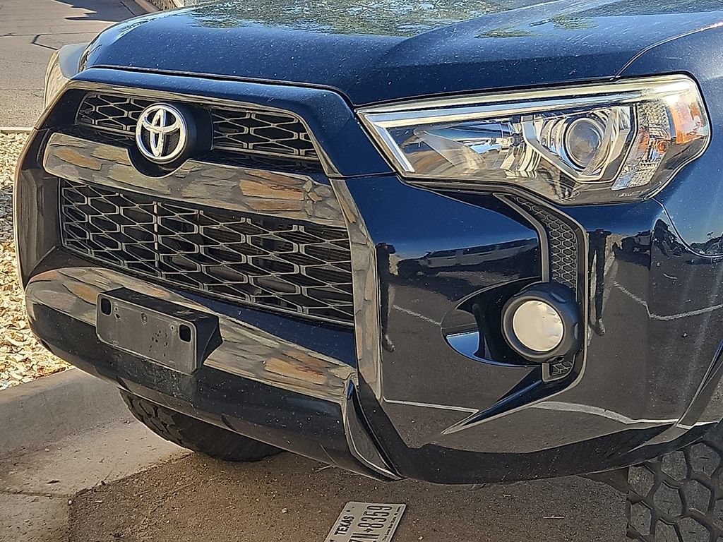 Used 2016 Toyota 4Runner SR5 AWD/4WD image 2