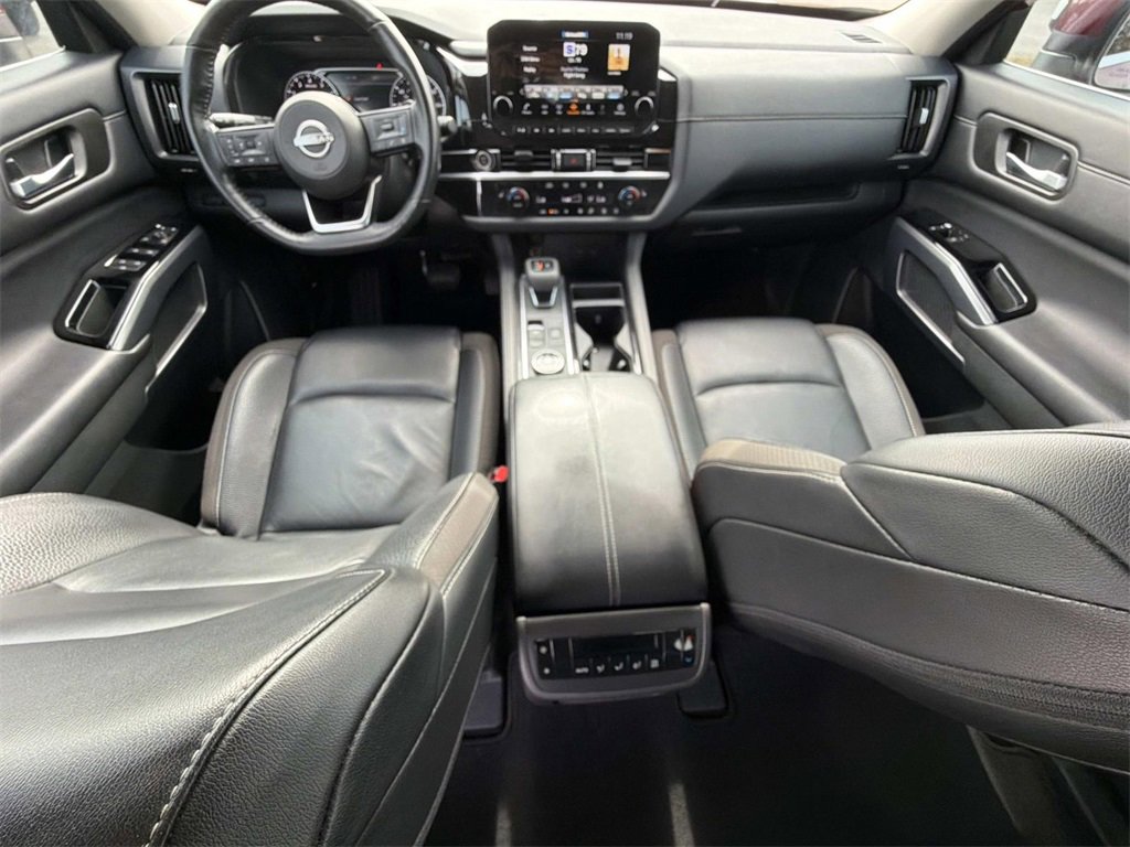 Used 2023 Nissan Pathfinder SL w/ Black Appearance Package image 17